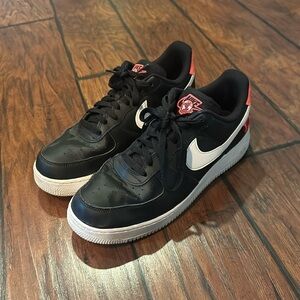Nike Air Force 1 Low
Worldwide Black Flash Crimson White